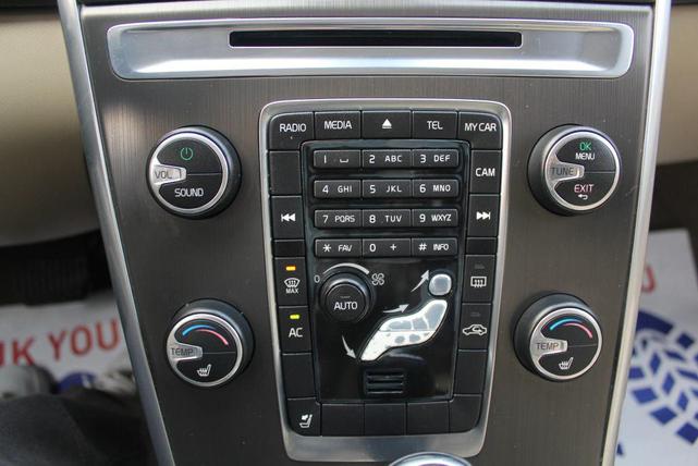 Photo of 2014 Crystal White Pearl Volvo XC60