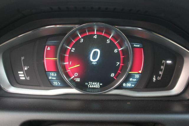 Photo of 2014 Crystal White Pearl Volvo XC60