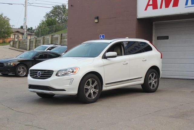 Photo of 2014 Crystal White Pearl Volvo XC60