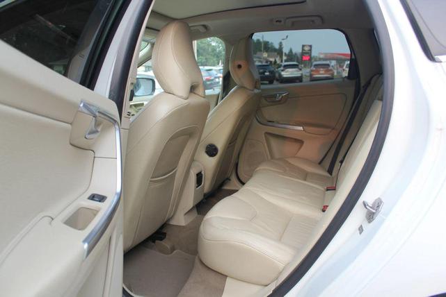 Photo of 2014 Crystal White Pearl Volvo XC60
