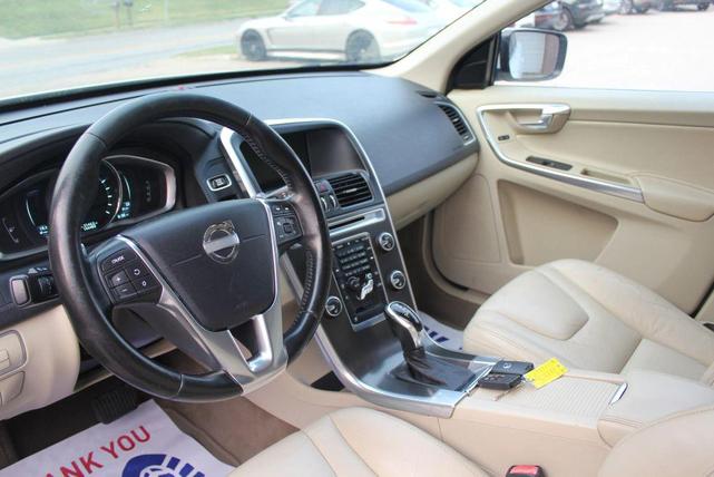 Photo of 2014 Crystal White Pearl Volvo XC60