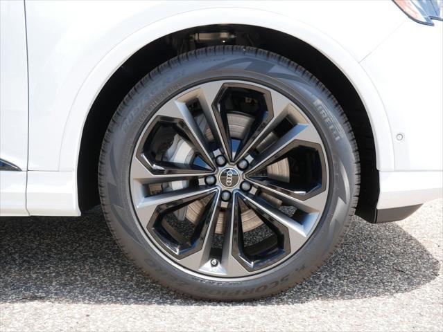 Photo of 2025 Glacier White Metallic Audi Q7