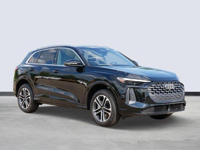 Photo of 2025 Mythos Black Metallic Audi Q5