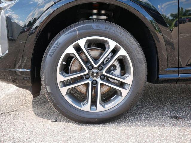 Photo of 2025 Mythos Black Metallic Audi Q5