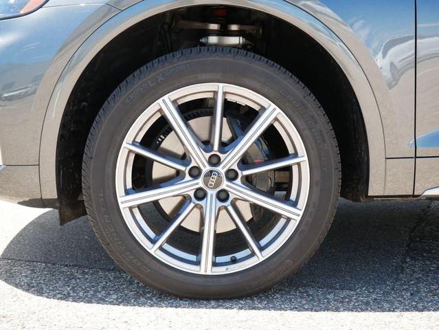 Photo of 2024 Daytona Gray Pearl Effect Audi SQ5