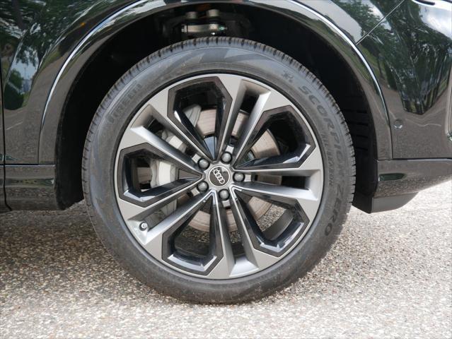 Photo of 2025 Mythos Black Metallic Audi Q7