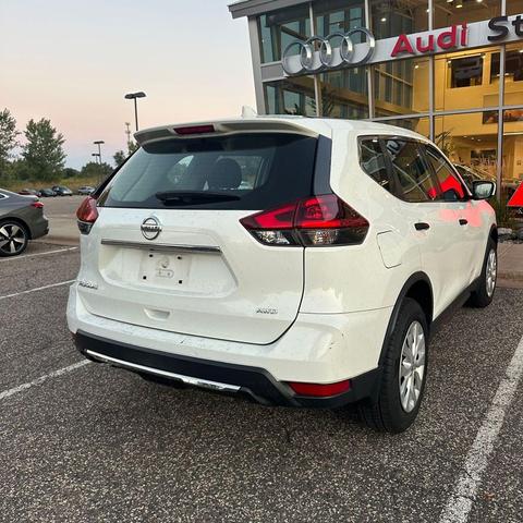 Photo of 2019 Glacier White Nissan Rogue