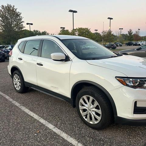 Photo of 2019 Glacier White Nissan Rogue