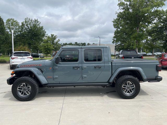 Photo of 2025 Anvil Clearcoat Jeep Gladiator