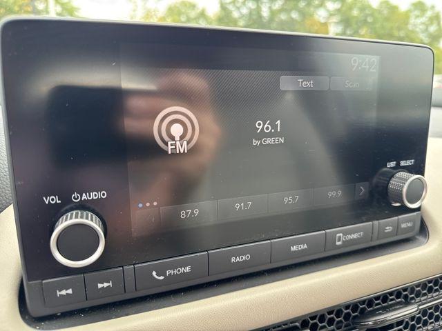 Photo of 2025 Lunar Silver Metallic Honda HR-V