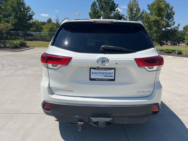 Photo of 2018 Blizzard Pearl Toyota Highlander