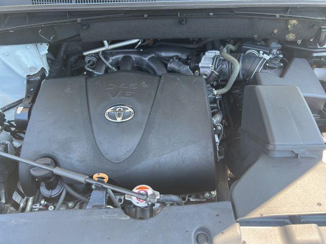 Photo of 2018 Blizzard Pearl Toyota Highlander