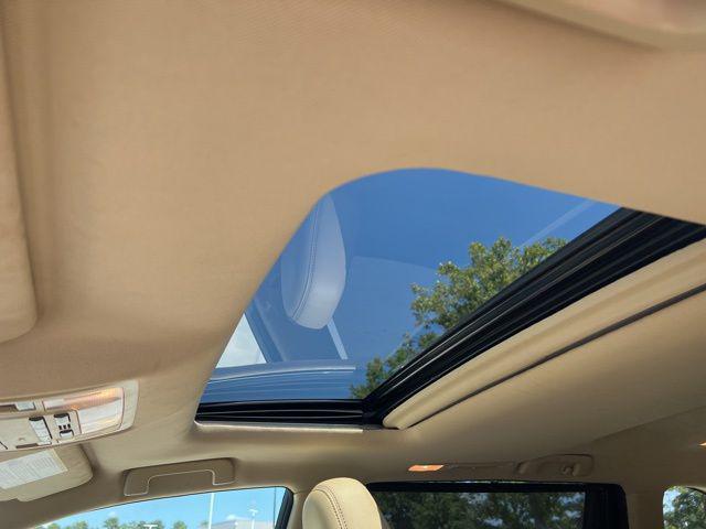 Photo of 2018 Blizzard Pearl Toyota Highlander