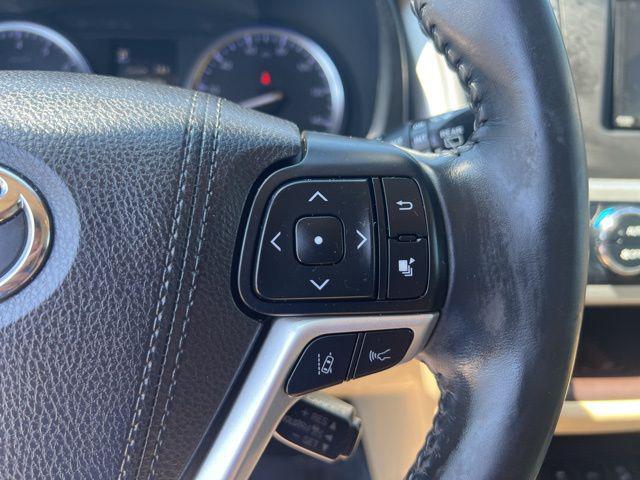 Photo of 2018 Blizzard Pearl Toyota Highlander