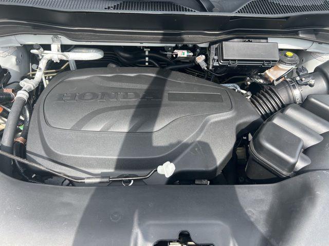 Photo of 2022 Platinum White Honda Pilot