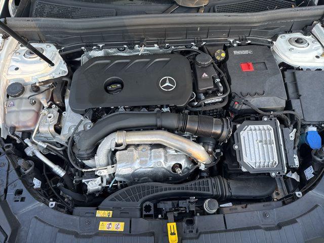 Photo of 2024 Polar White Mercedes-Benz GLB 250