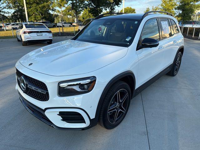 Photo of 2024 Polar White Mercedes-Benz GLB 250