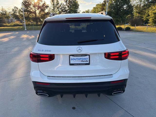 Photo of 2024 Polar White Mercedes-Benz GLB 250