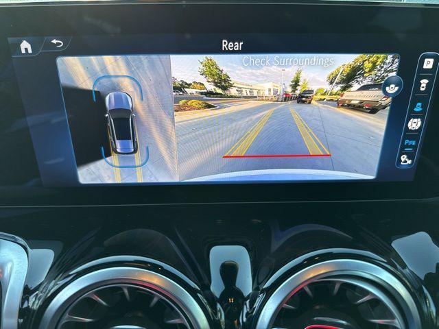 Photo of 2024 Polar White Mercedes-Benz GLB 250