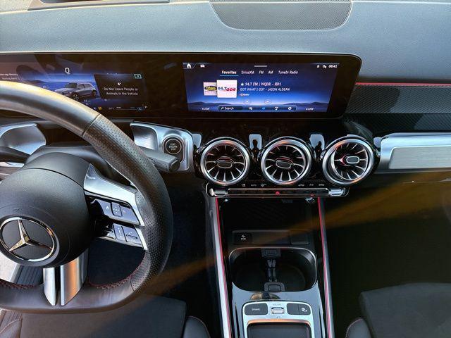 Photo of 2024 Polar White Mercedes-Benz GLB 250
