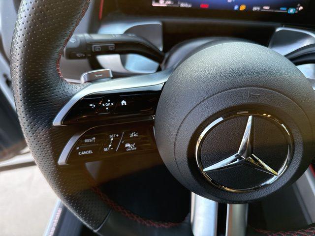 Photo of 2024 Polar White Mercedes-Benz GLB 250