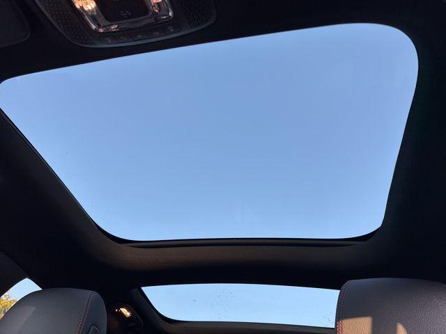 Photo of 2024 Polar White Mercedes-Benz GLB 250