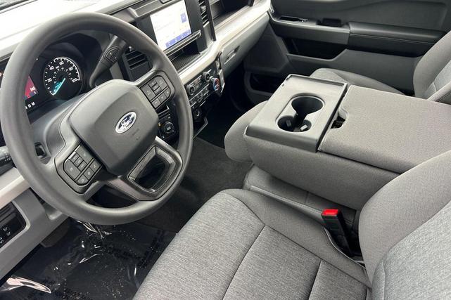 Photo of 2025 Oxford White Ford F-350