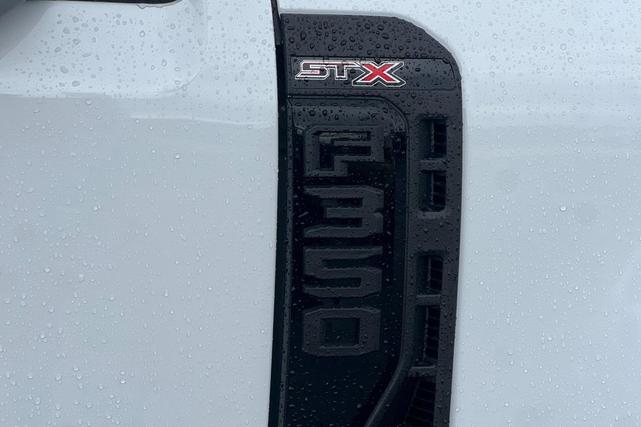Photo of 2025 Oxford White Ford F-350