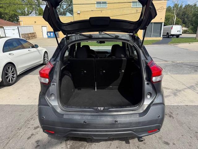 Photo of 2020 GRAY Nissan Kicks