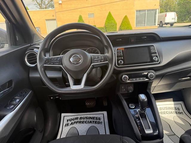 Photo of 2020 GRAY Nissan Kicks