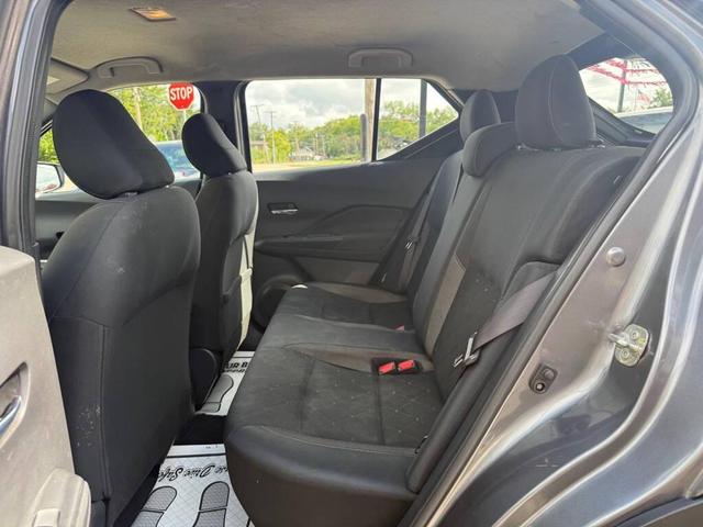 Photo of 2020 GRAY Nissan Kicks