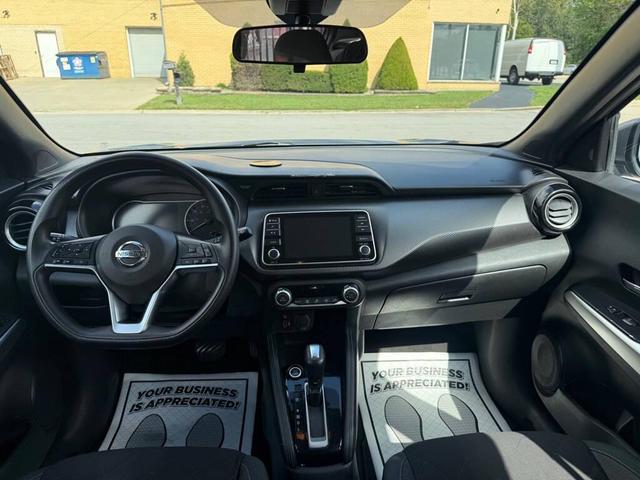 Photo of 2020 GRAY Nissan Kicks