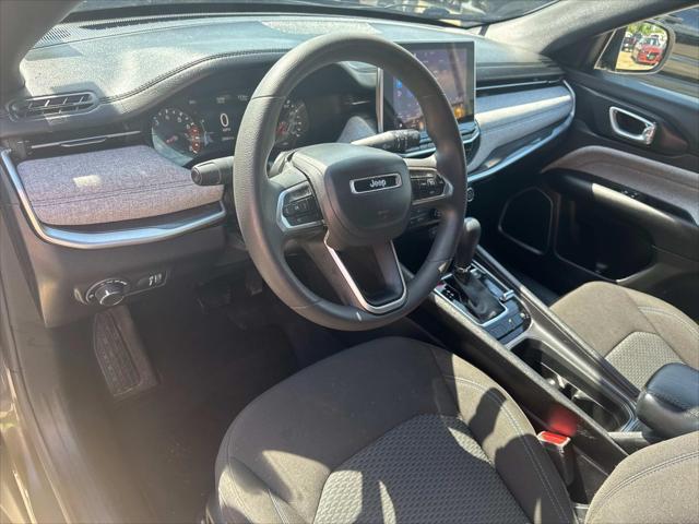 Photo of 2023 Granite Crystal Metallic Clearcoat Jeep Compass