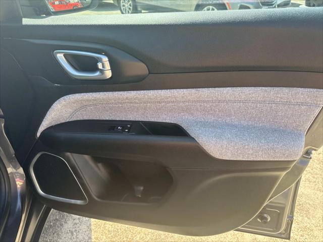 Photo of 2023 Granite Crystal Metallic Clearcoat Jeep Compass