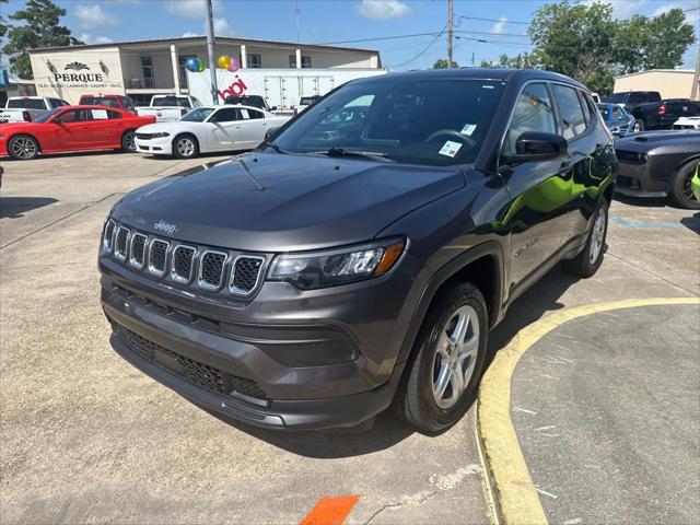 Photo of 2023 Granite Crystal Metallic Clearcoat Jeep Compass