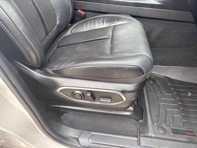 Photo of 2022 Luxury White Pearlcoat Jeep Wagoneer