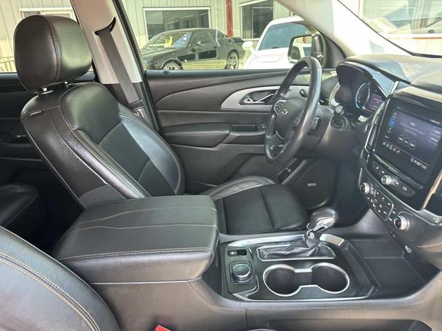 Photo of 2021 Mosaic Black Metallic Chevrolet Traverse