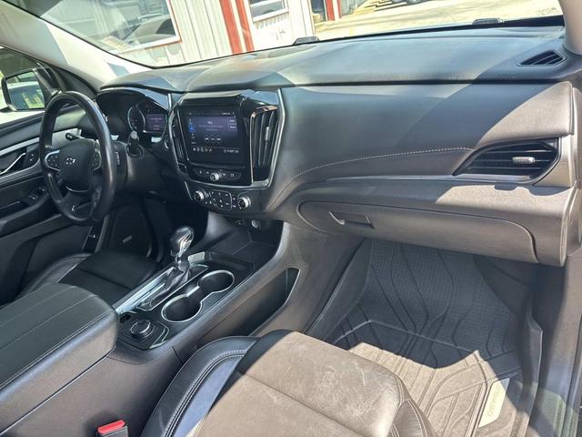 Photo of 2021 Mosaic Black Metallic Chevrolet Traverse