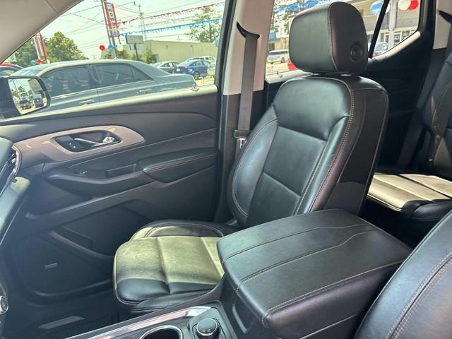 Photo of 2021 Mosaic Black Metallic Chevrolet Traverse