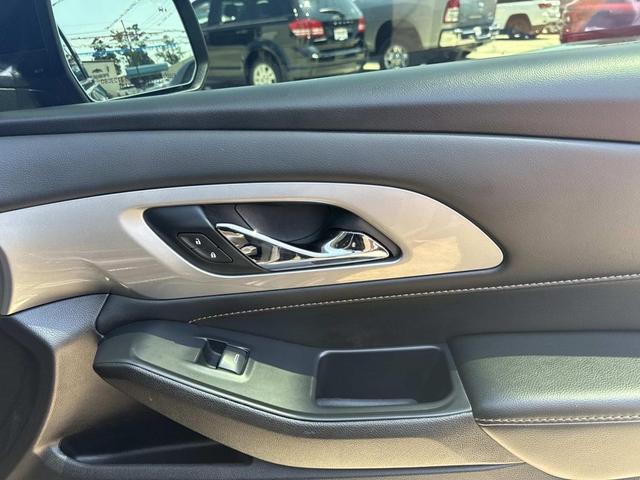 Photo of 2021 Mosaic Black Metallic Chevrolet Traverse