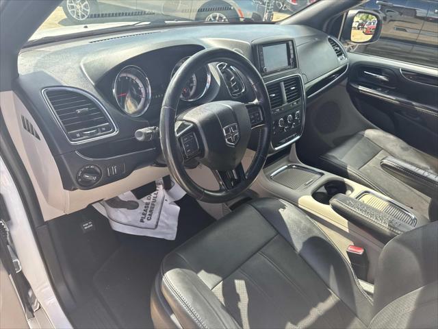 Photo of 2019 White Knuckle Clearcoat Dodge Grand Caravan