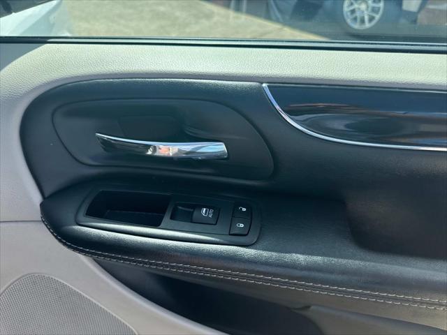 Photo of 2019 White Knuckle Clearcoat Dodge Grand Caravan