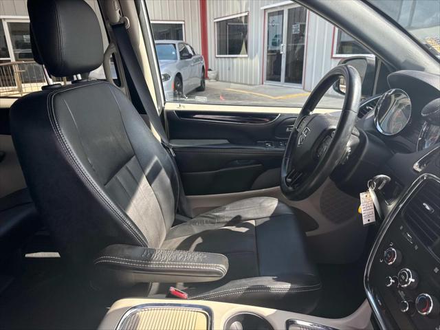 Photo of 2019 White Knuckle Clearcoat Dodge Grand Caravan