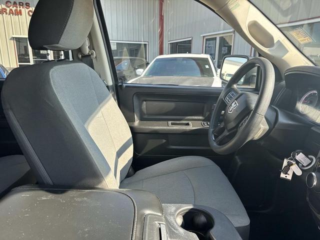 Photo of 2024 Billet Silver Metallic Clearcoat RAM 1500