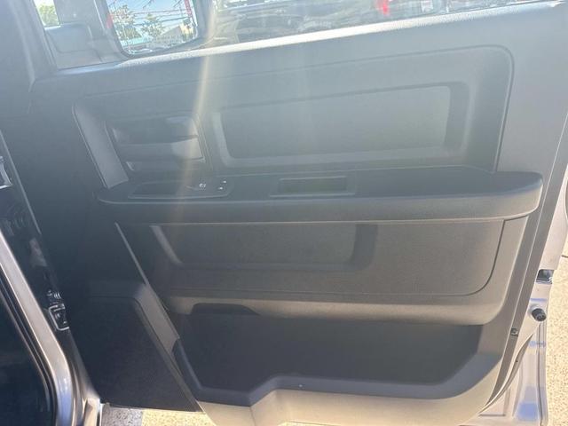 Photo of 2024 Billet Silver Metallic Clearcoat RAM 1500