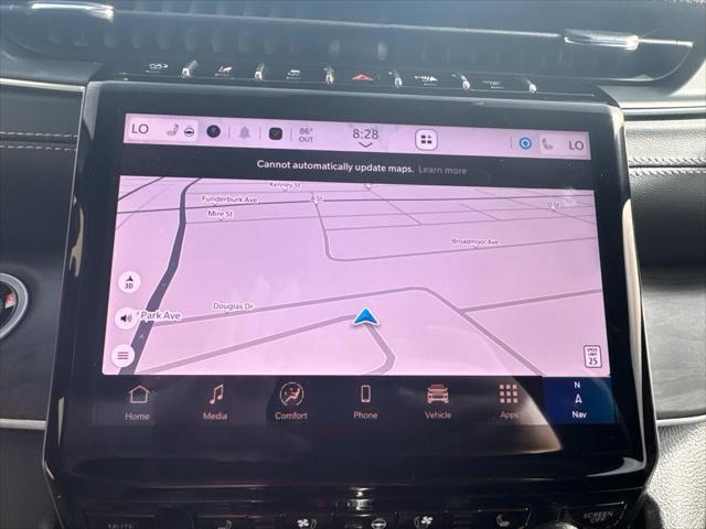 Photo of 2025 BRT WHT CC Jeep Grand Cherokee L