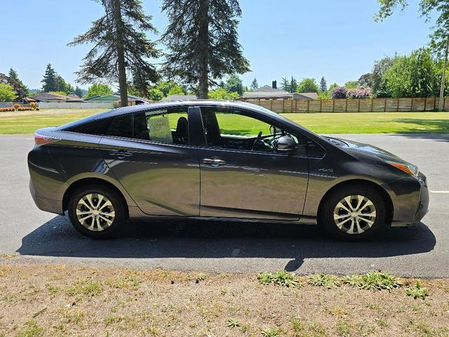 Photo of 2017 Magnetic Gray Metallic Toyota Prius