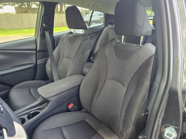 Photo of 2017 Magnetic Gray Metallic Toyota Prius