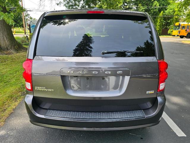 Photo of 2018 Granite Crystal Clearcoat Metallic Dodge Grand Caravan