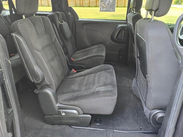 Photo of 2018 Granite Crystal Clearcoat Metallic Dodge Grand Caravan